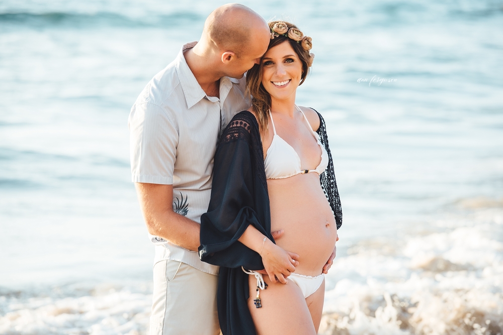 Hapuna Maternity Session with a happy couple at westin hapuna