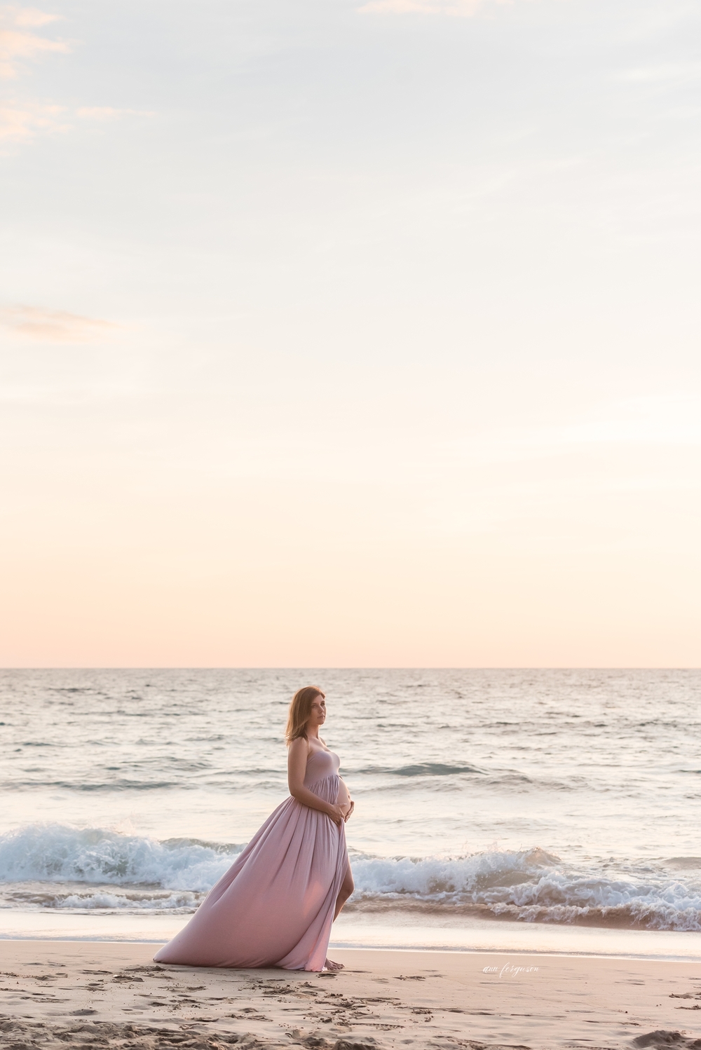 sunset maternity session at westin hapuna beach expectant mom