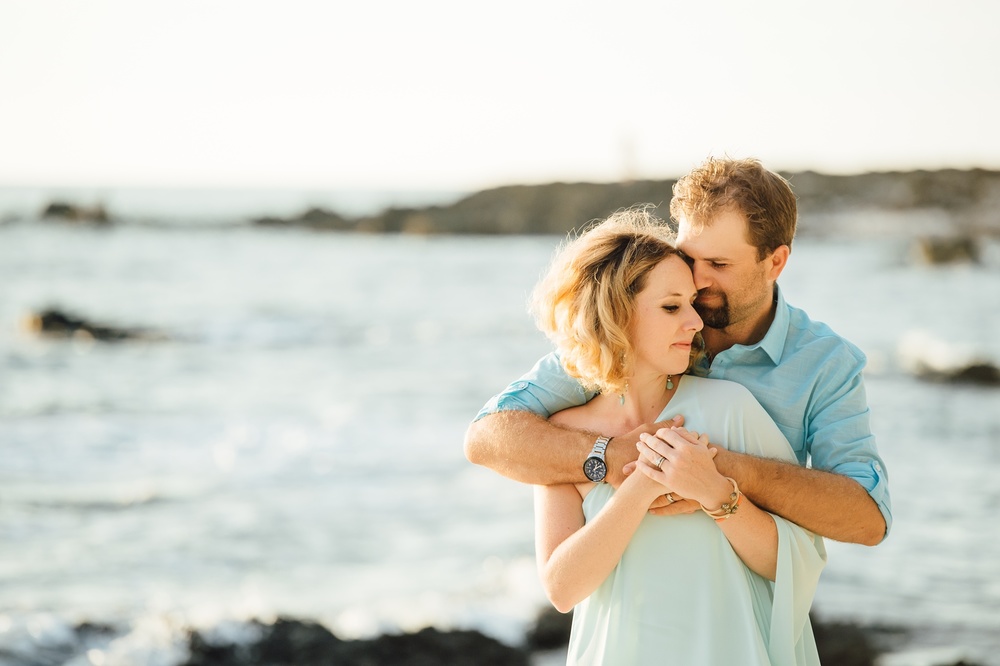 Mom and Dad embrace during Family Photography in Waikoloa with Ann Ferguson