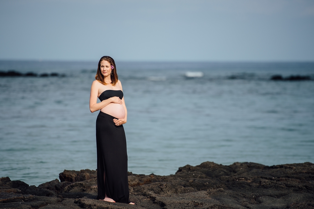 Baby bump at Mauna Lani maternity photography