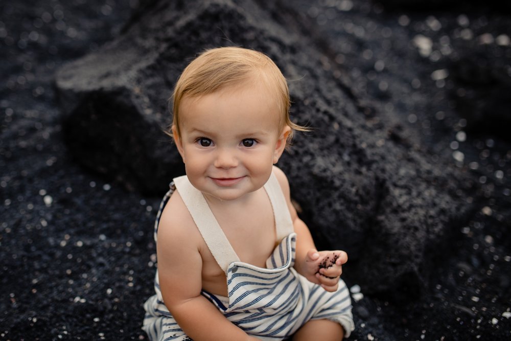 black sand beach family session in hawaii