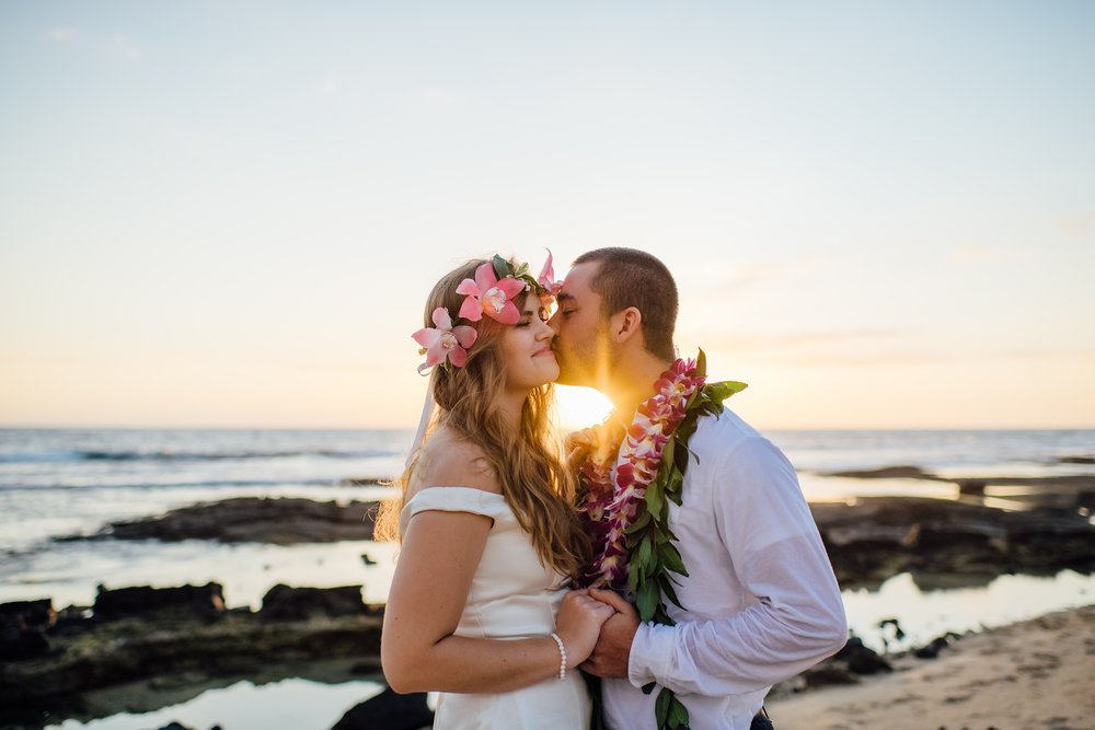 Sunset kiss bride and groom hawaii wedding photography