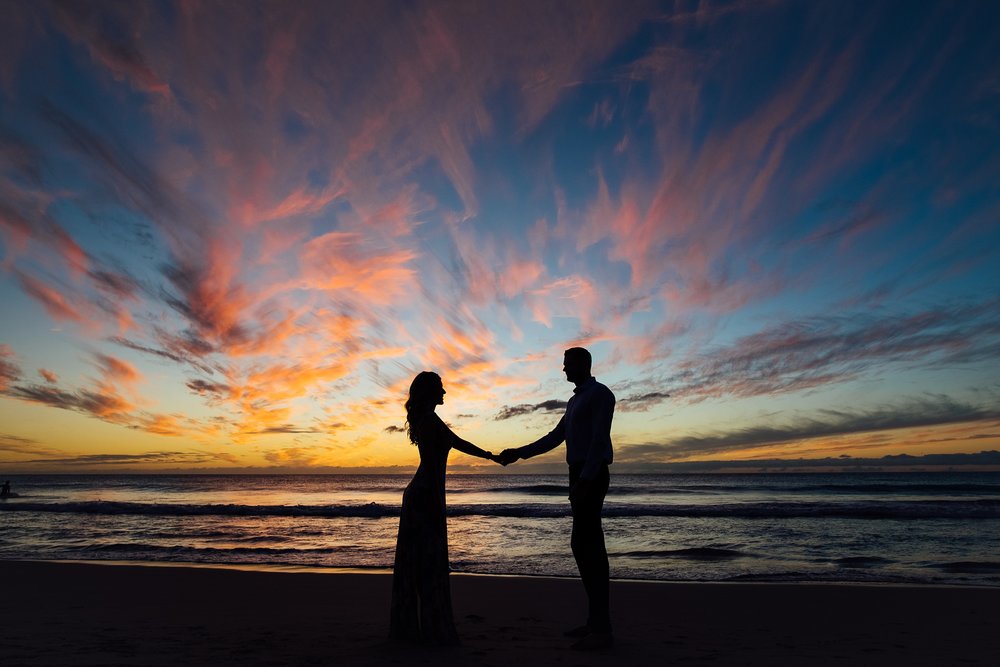 Kona Hawaii engagement photography with a stunning sunset