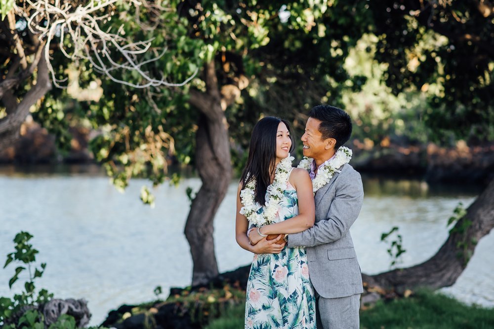 sweet couple under the Mauni Lani trees