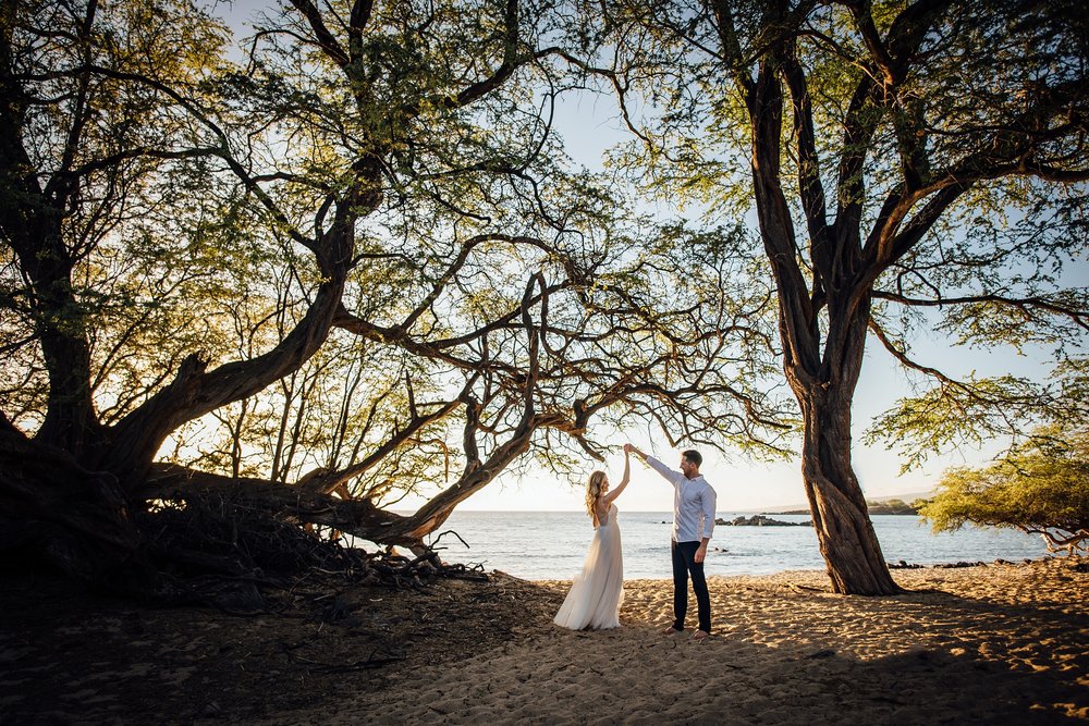 couple dancing during sunset during their Big Island Wedding