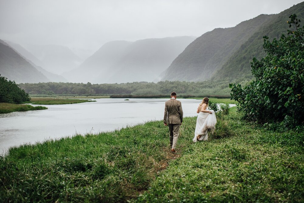 bride-groom-walking-deeper-into-pololu-valley