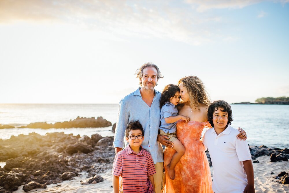 beautiful family photgraphy during Hawaii golden hour