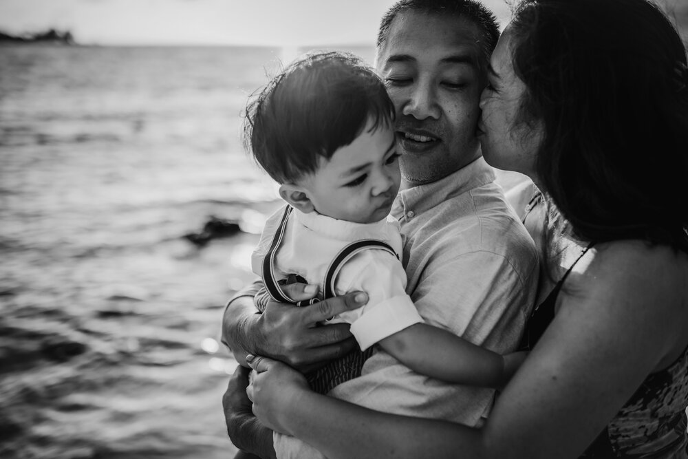 heartfelt family moments at Mahaiula Bay in Hawaii