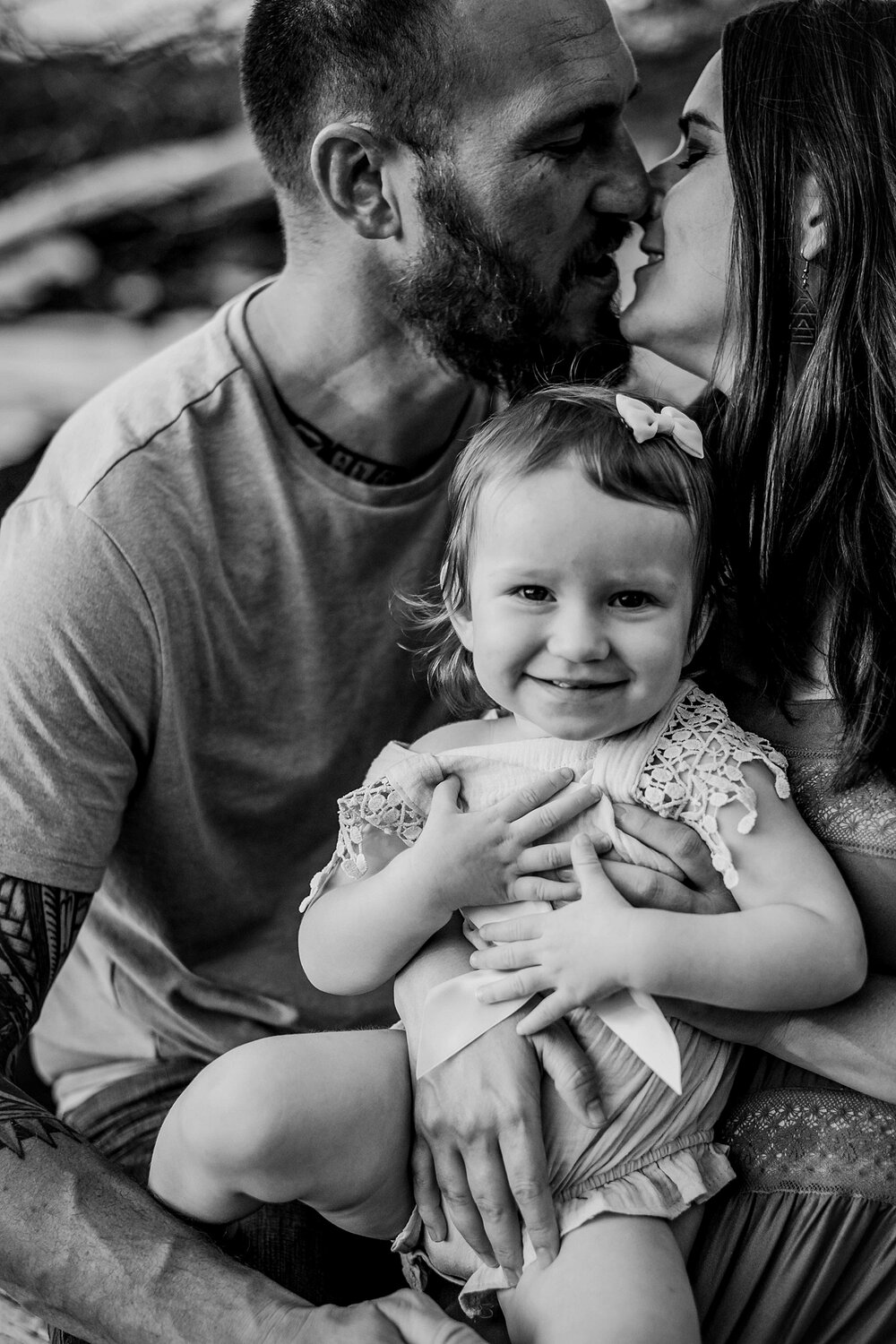 candid family portrait by Hawaii family photographer