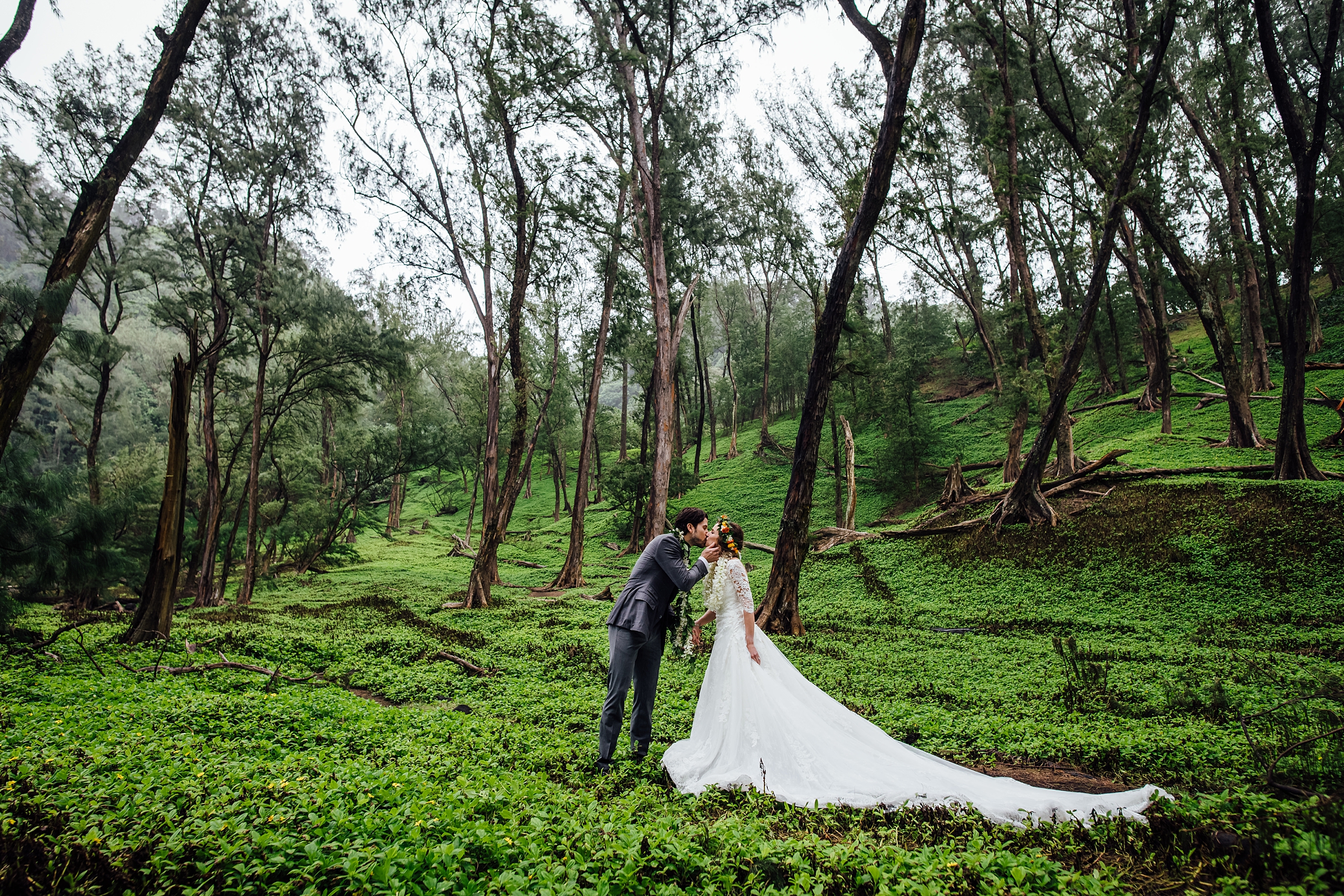 wedding couple kissing in the Hawaii forest