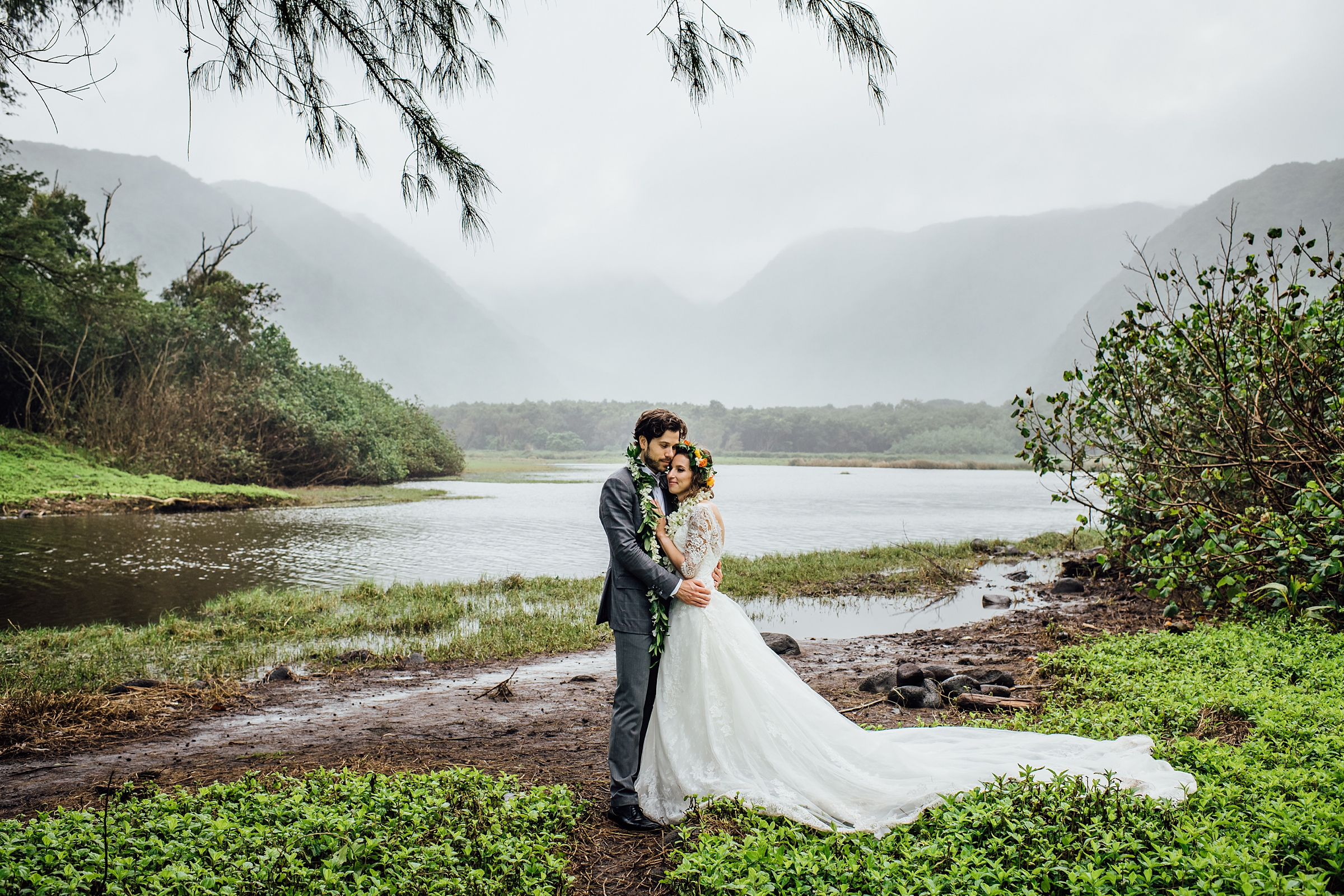 bride and groom snuggling in the breathtaking pololu valley