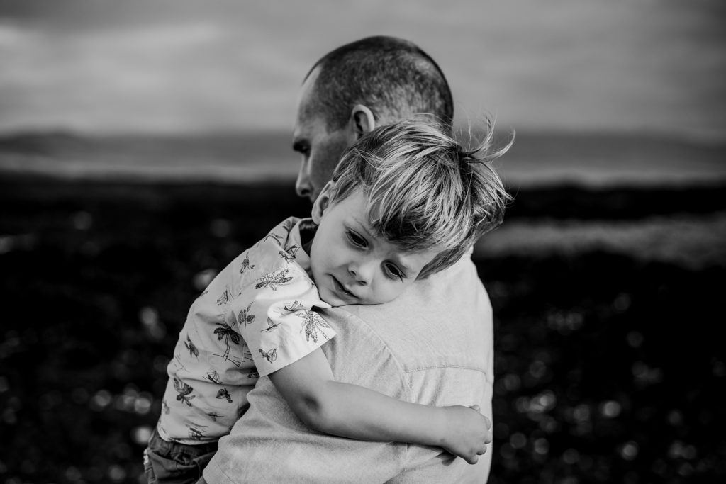 boy hugging dad by Big Island photographer