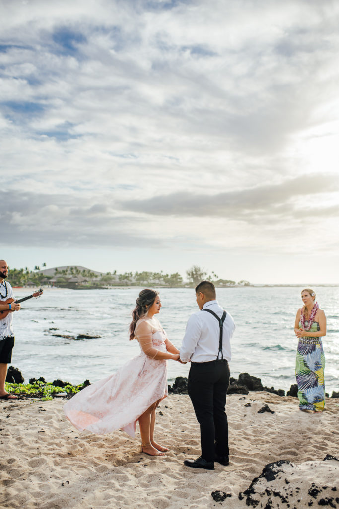 beach wedding ceremony by Big Island photographer