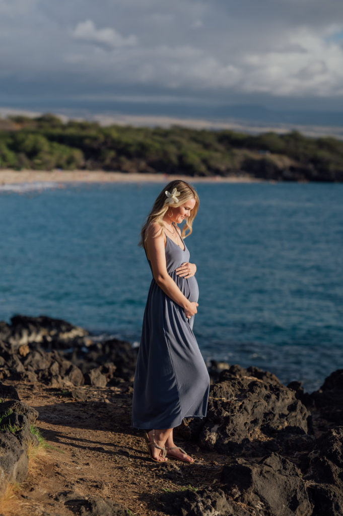 lovely babymoon session at the beach by Kona photographer