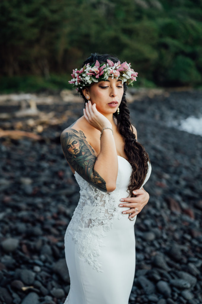 the gorgeous bride and her beautiful flower crown