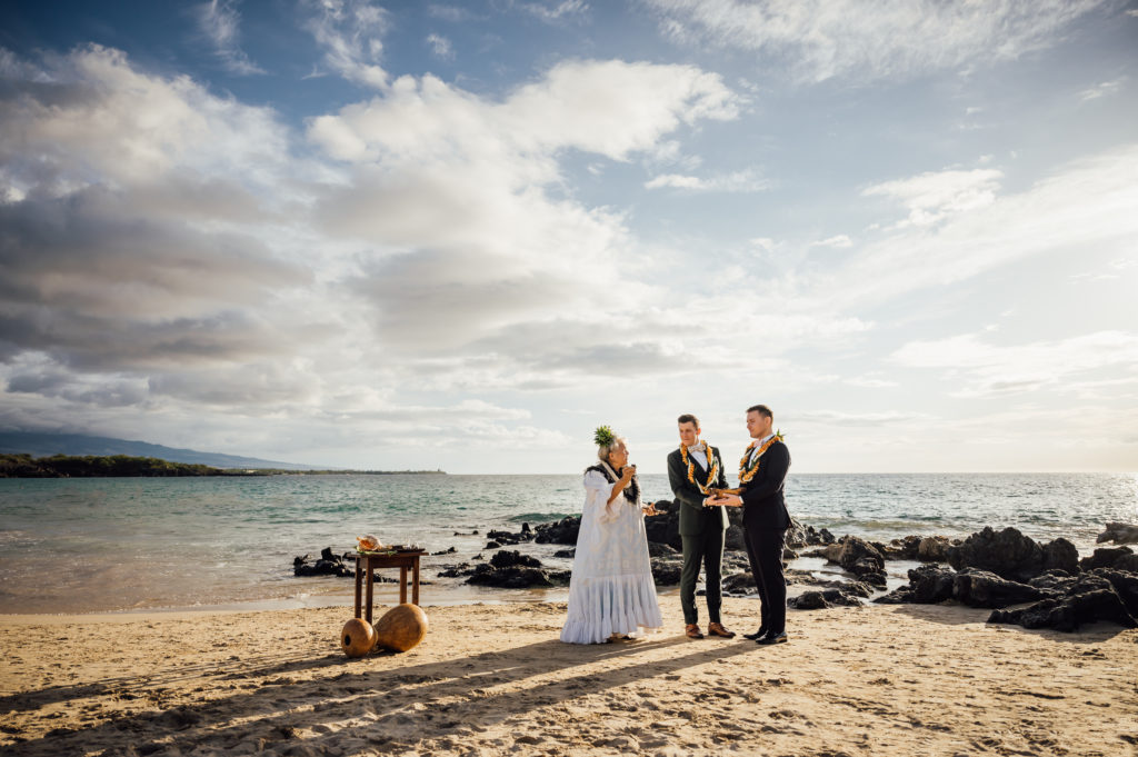intimate Big Island wedding at the beach