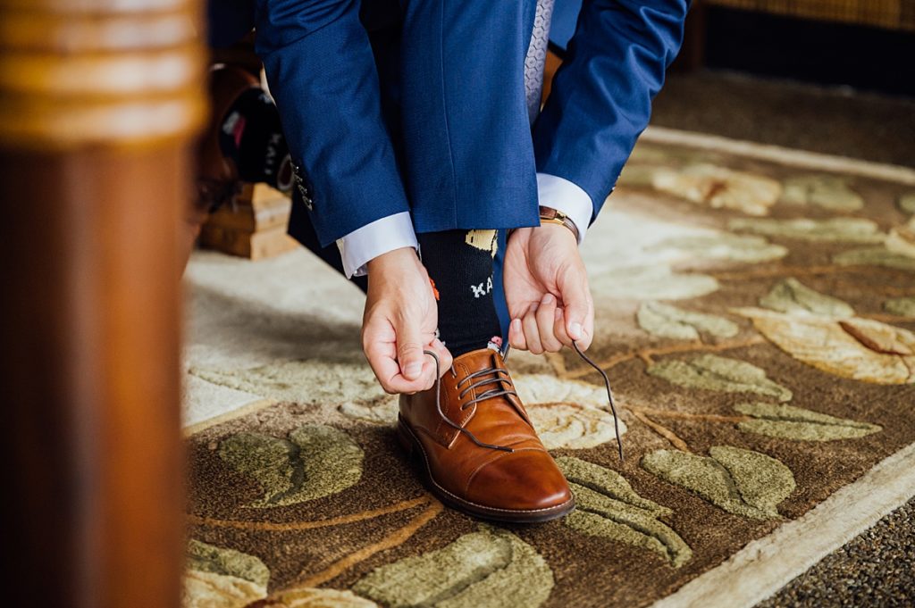 groom tying his shoes