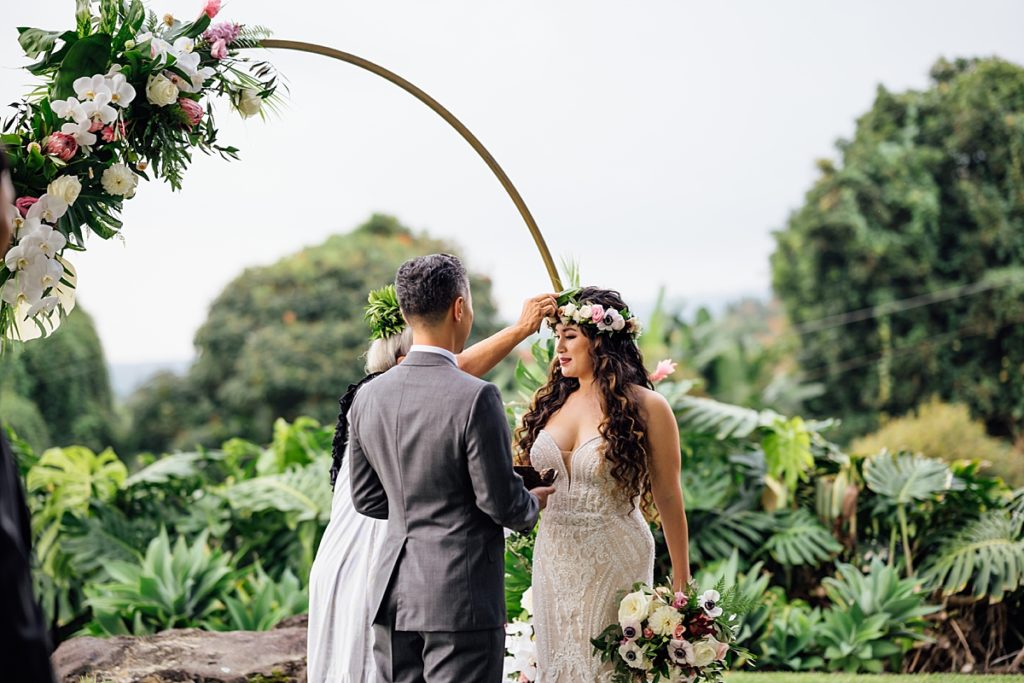 photo of a Hawaii wedding ceremony