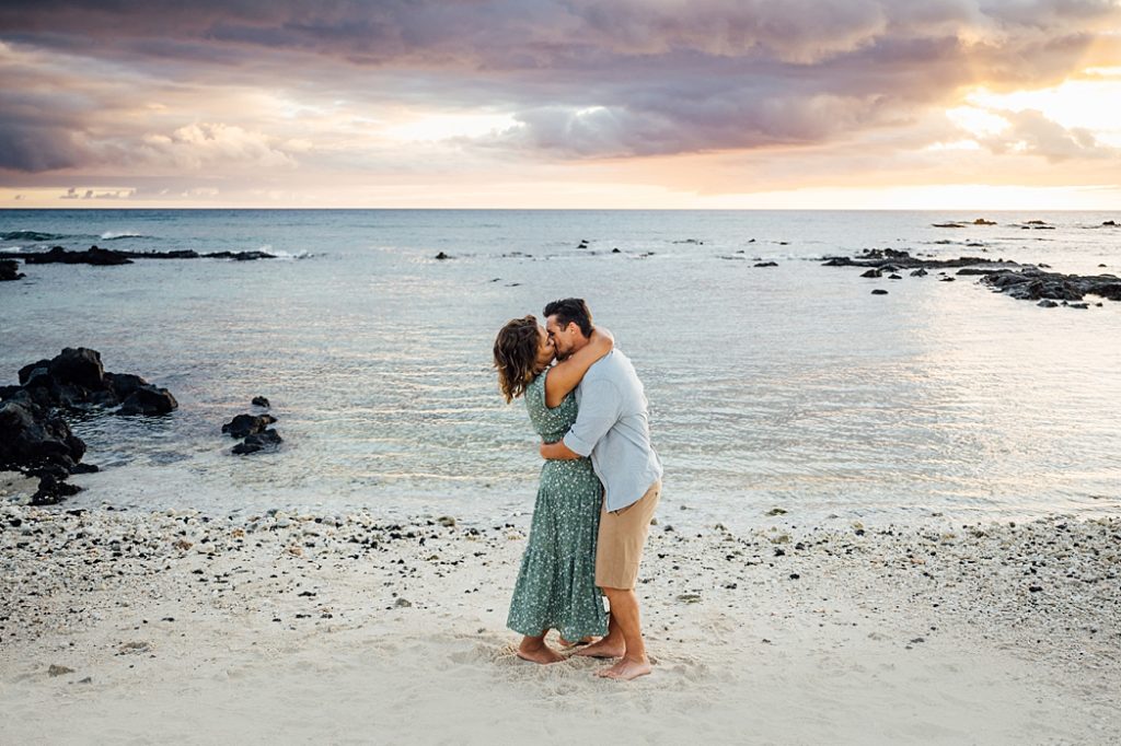 mom and dad kissing at a beach in the Big Island
