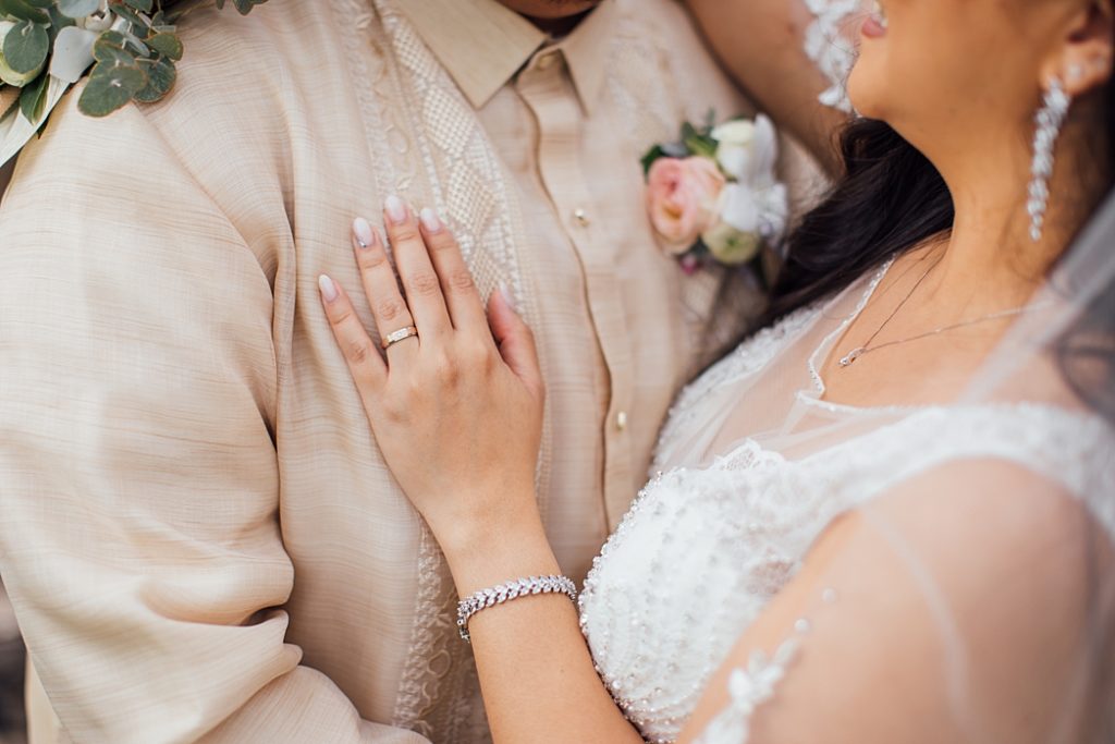 gorgeous jewelry of the bride during her Hawaii wedding