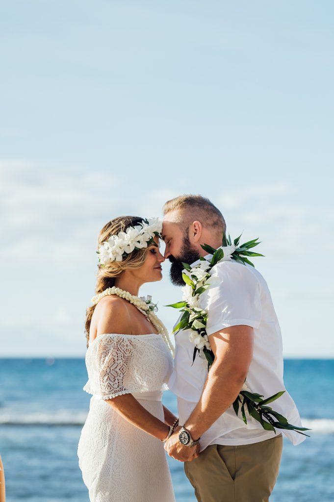 sweet moments of the couple at the Hawaii beach