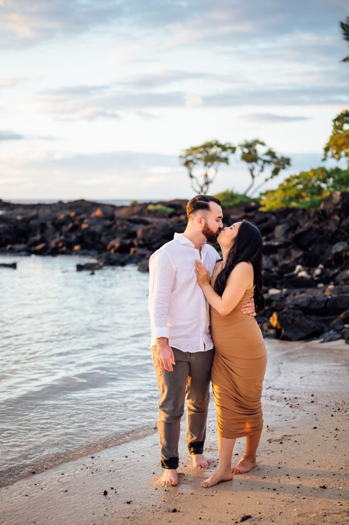 photo of couple kissing at Hawaii beach