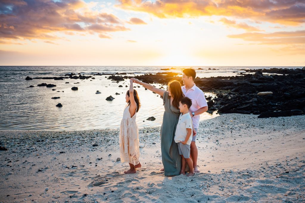 stunning sunset during a family session by a Hawaii photographer