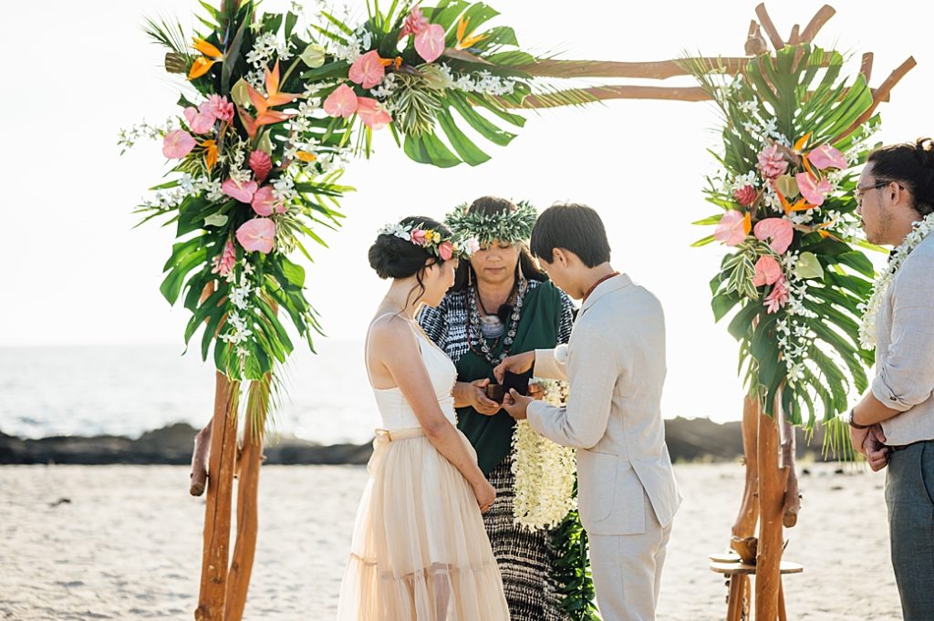 Kona wedding ceremony by photographer