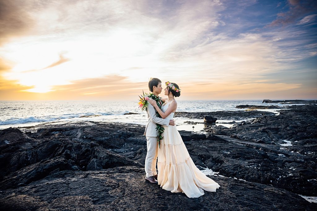amazing sunset behind the newlyweds by wedding photographer